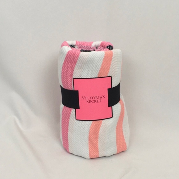 🆕😍 Victoria's Secret Throw Beach Blanket - Picture 3 of 5